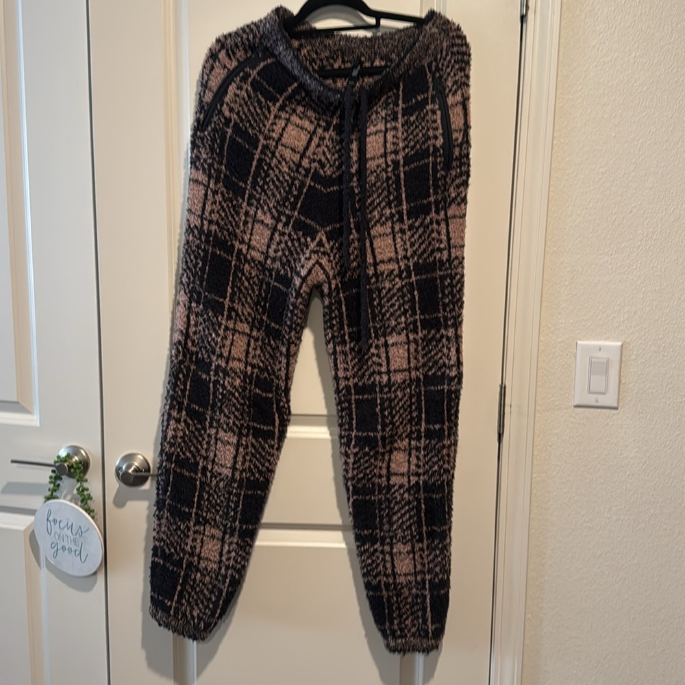 Skims 2pc Cozy Sherpa Outfit - Picture 3 of 5